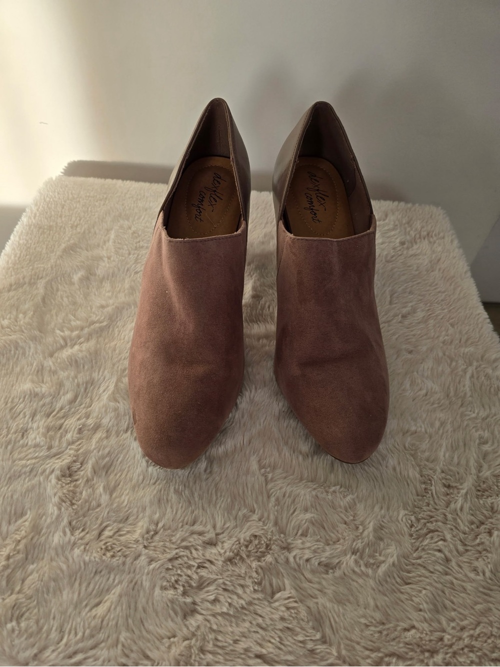 Women Size 9 Dexflex comfort Suede Ankle Booties in Dusty Rose